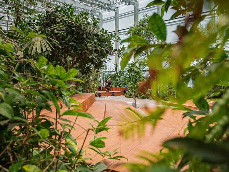 15 Landscaped Offices With Garden Space For Free-Range Employees to Roam