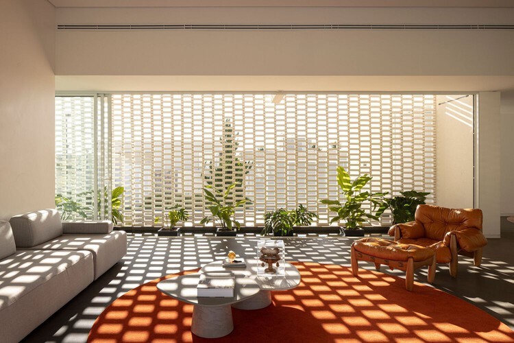 Bioclimatic Façade Strategies for Tropical Architecture
